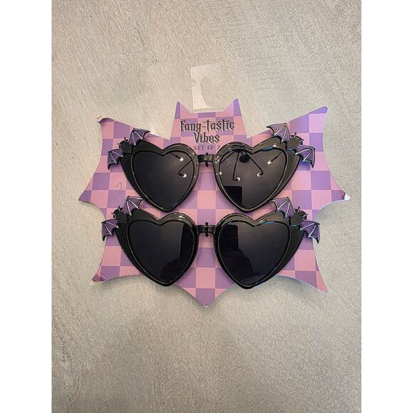 New Halloween Heart Shaped Bat Vampire 2 Pack Sunglasses Spooky - Picture 1 of 3
